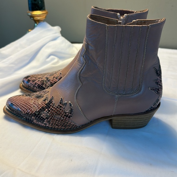 Salmon and Brown Western Ankle Boots - Picture 4 of 11